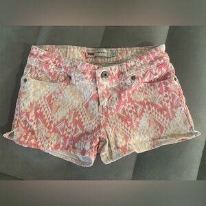 Levi’s Aztec print short shorts.